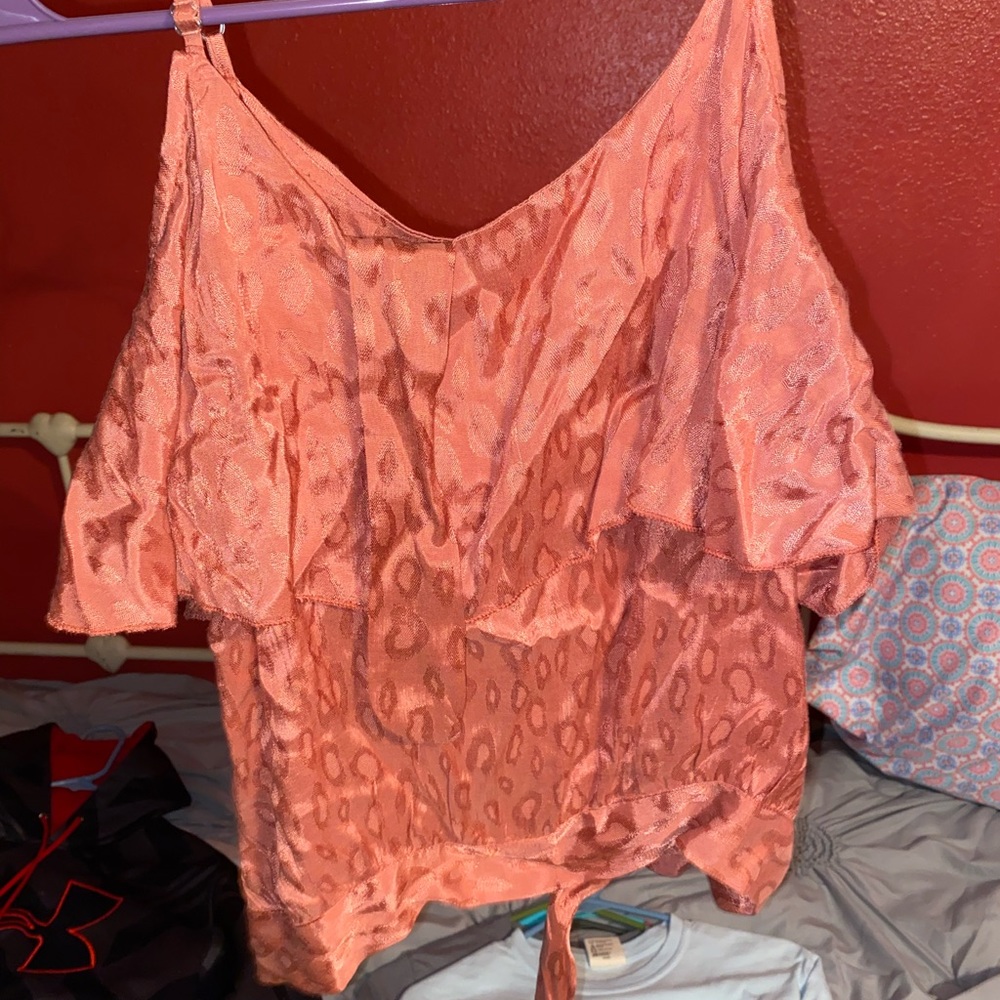 Buckle top
